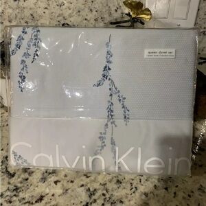 Calvin Klein Heather Queen Duvet Cover and Two Standard Shams. Brand New!